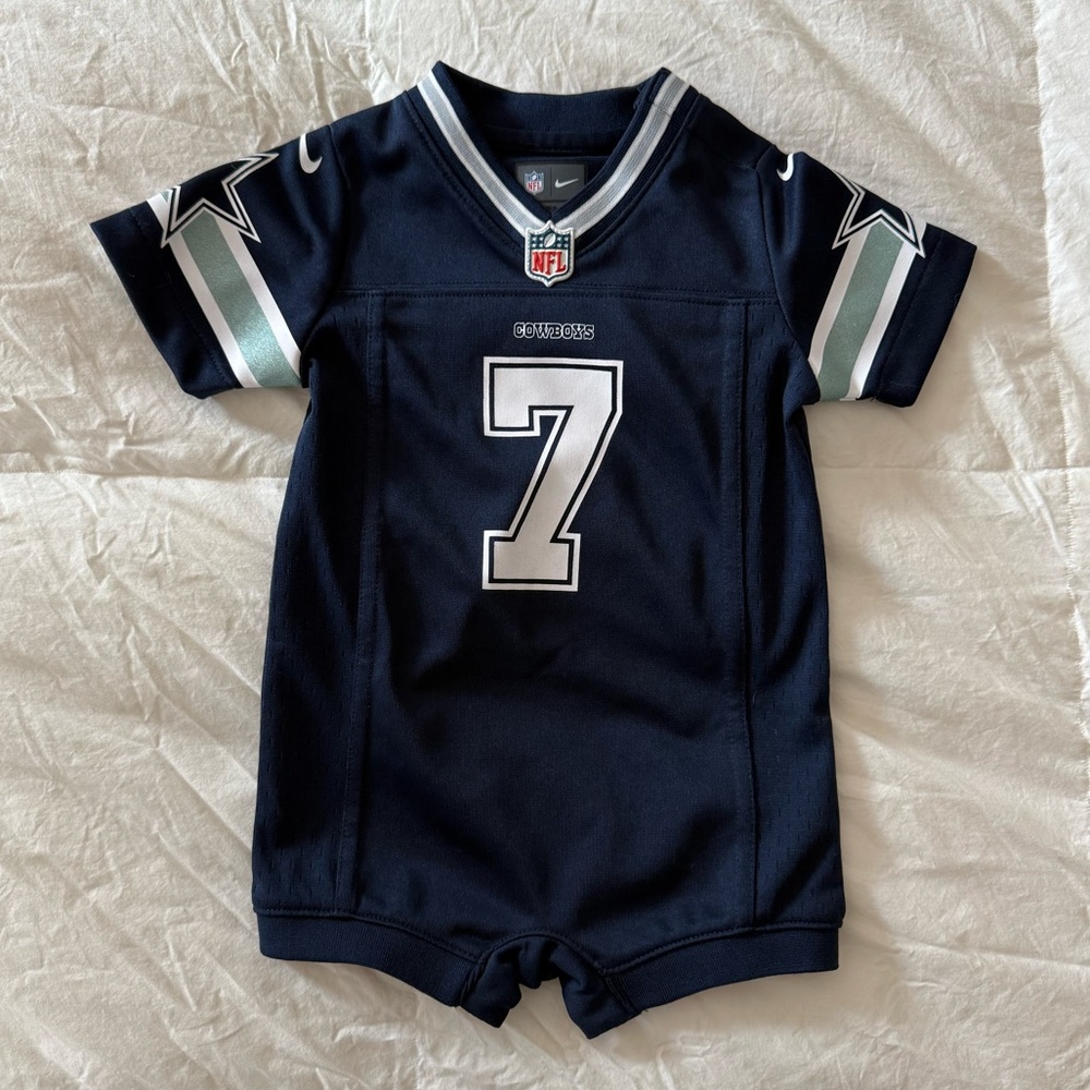 Nike NFL Cowboys Onesie Size 0-3 Months - Diggs Number 7 - Great Used Condition